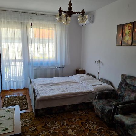 Gyoengyvirag Apartman Lenti Bagian luar foto