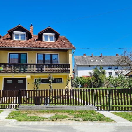 Gyoengyvirag Apartman Lenti Bagian luar foto