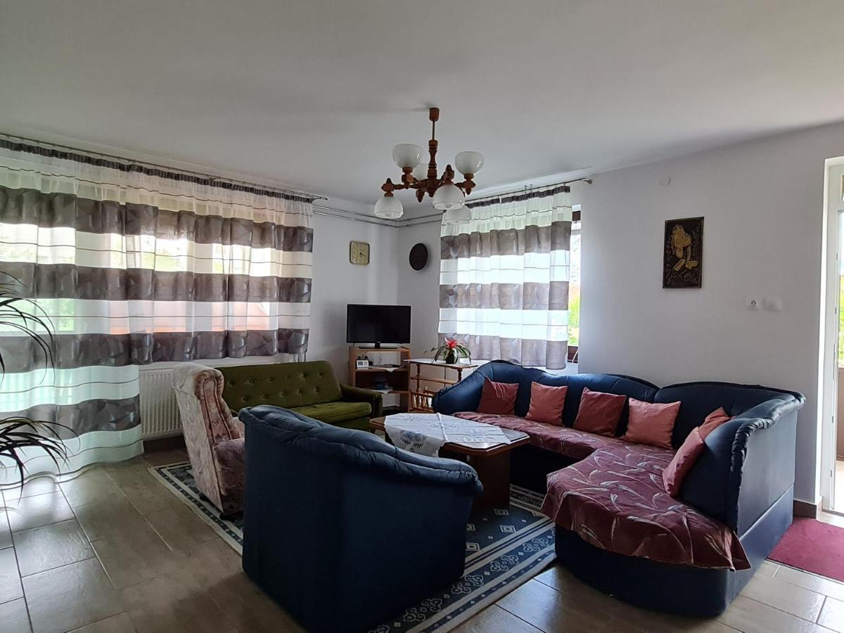 Gyoengyvirag Apartman Lenti Bagian luar foto