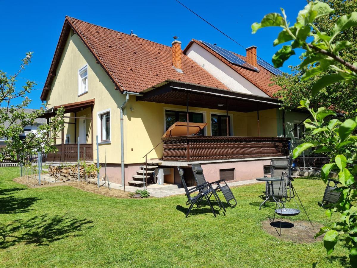 Gyoengyvirag Apartman Lenti Bagian luar foto