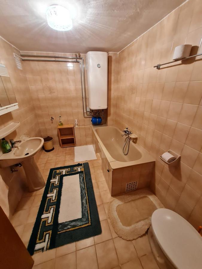 Gyoengyvirag Apartman Lenti Bagian luar foto